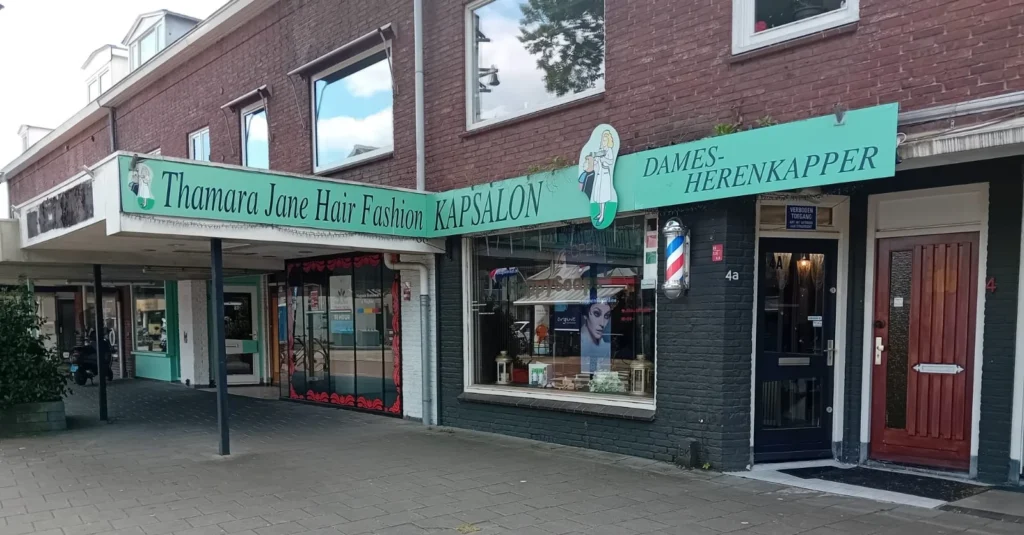 De kapsalon vind u aan het Schubertplein in Apeldoorn